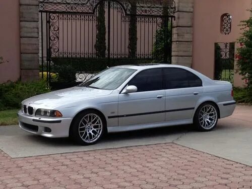 Бмв кбр. Bmw e39 серебристая. бмв е39 серебристая. bmw e39 1997 серебристая. bmw 2001 e39 4,9 l.