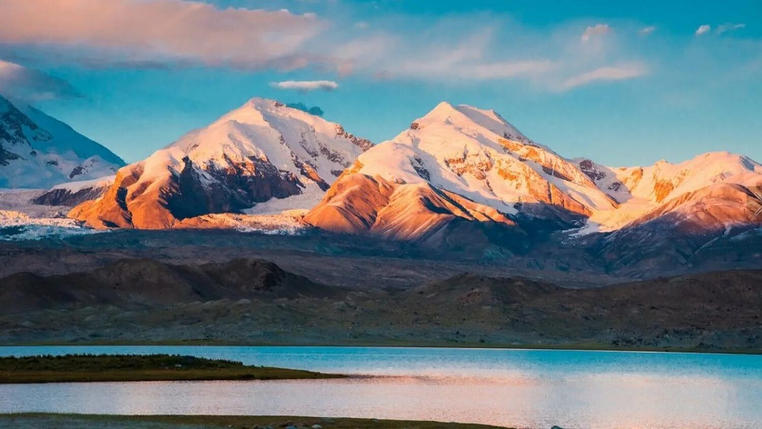 Памирские горе. Горы Памира в Таджикистане. Таджикистана пик Памир. Горная система Памир. Южный Памир горы.