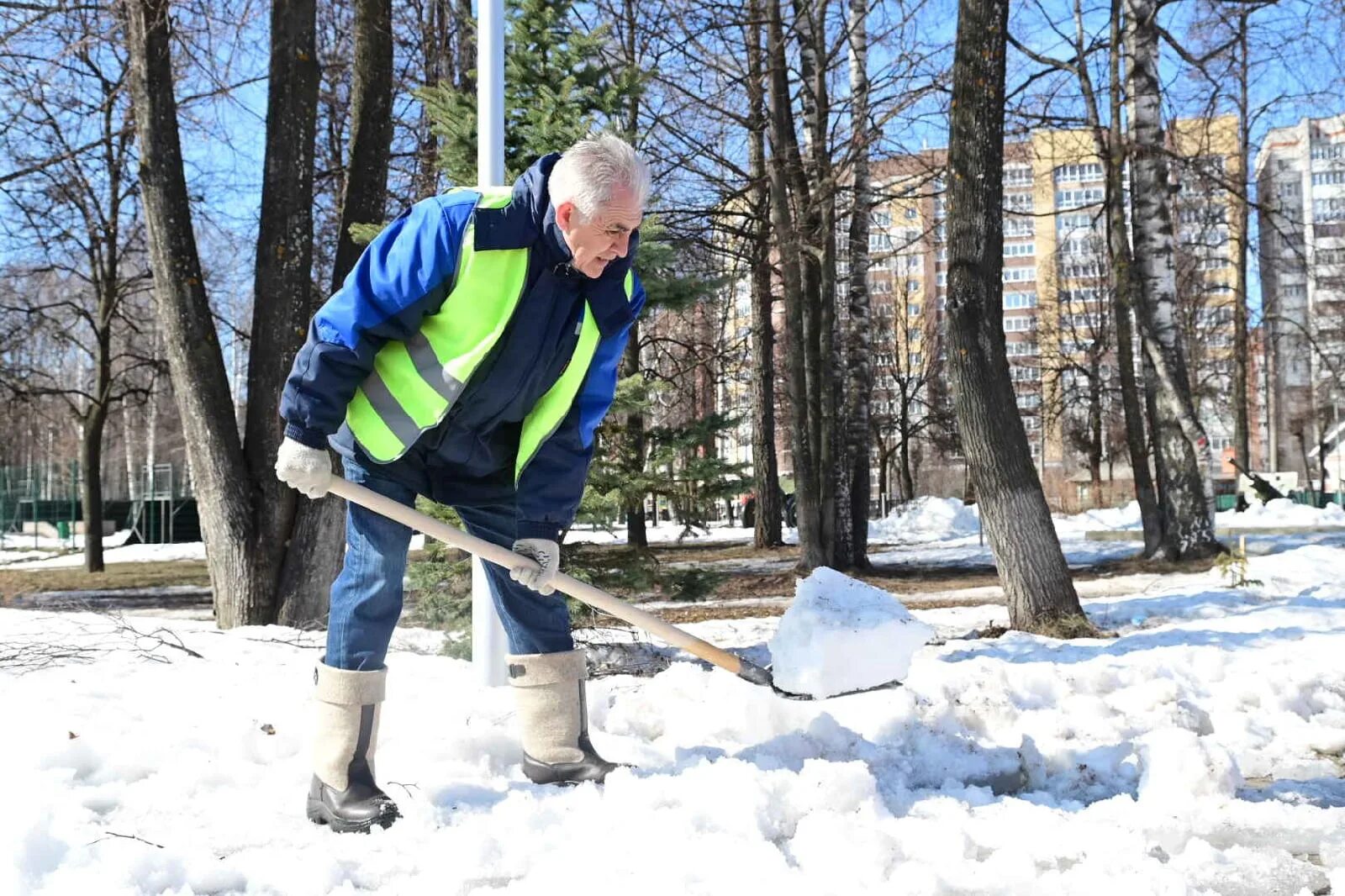 Месячник по уборке и благоустройству территории. Проведение весеннего. Субботник весенний томск. Весенний месячник по благоустройству 2021. Весенний субботник.