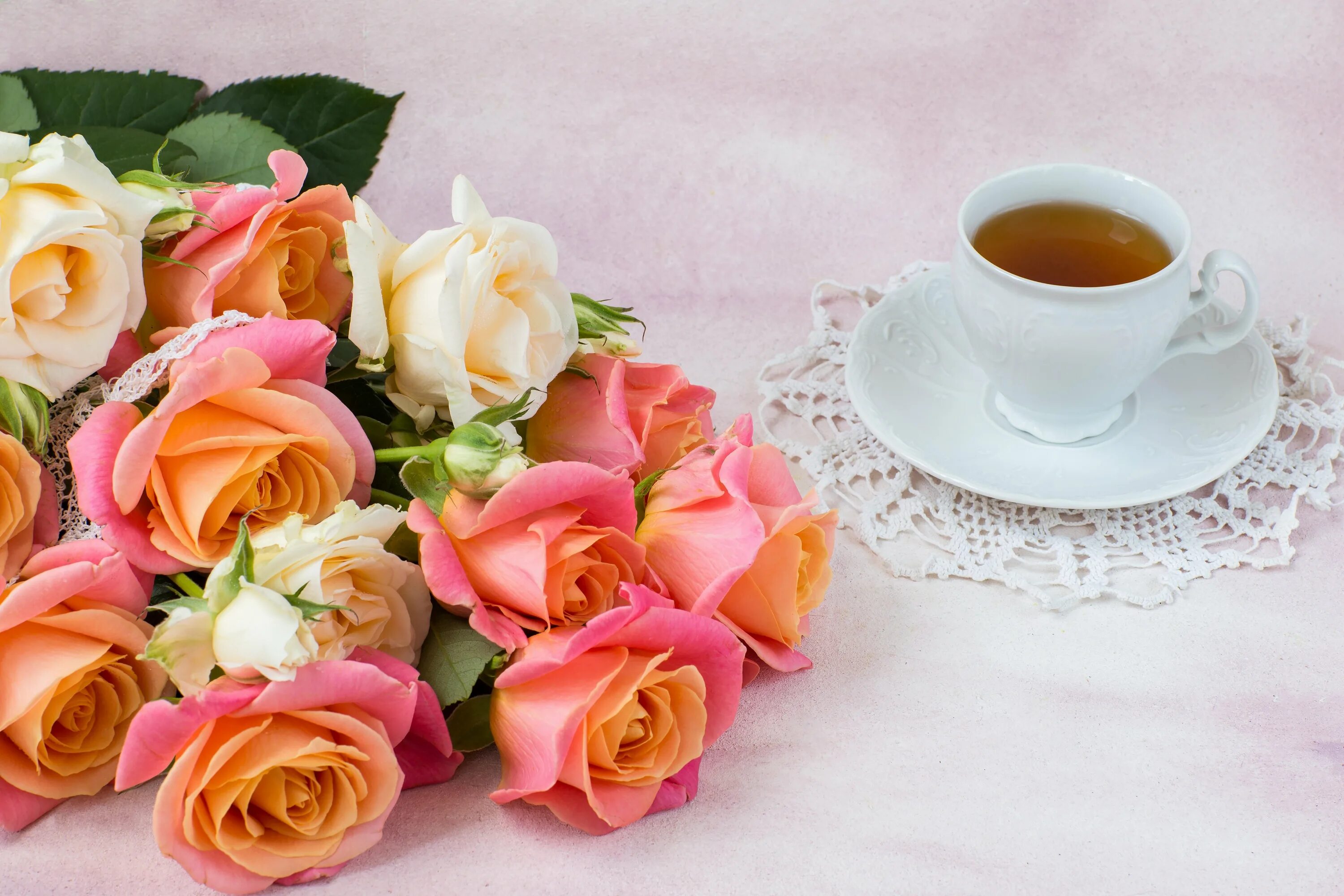 Открытка с добрым утром букеты. Утренний букет. Красивые чайные розы букеты. Утренние цветы.