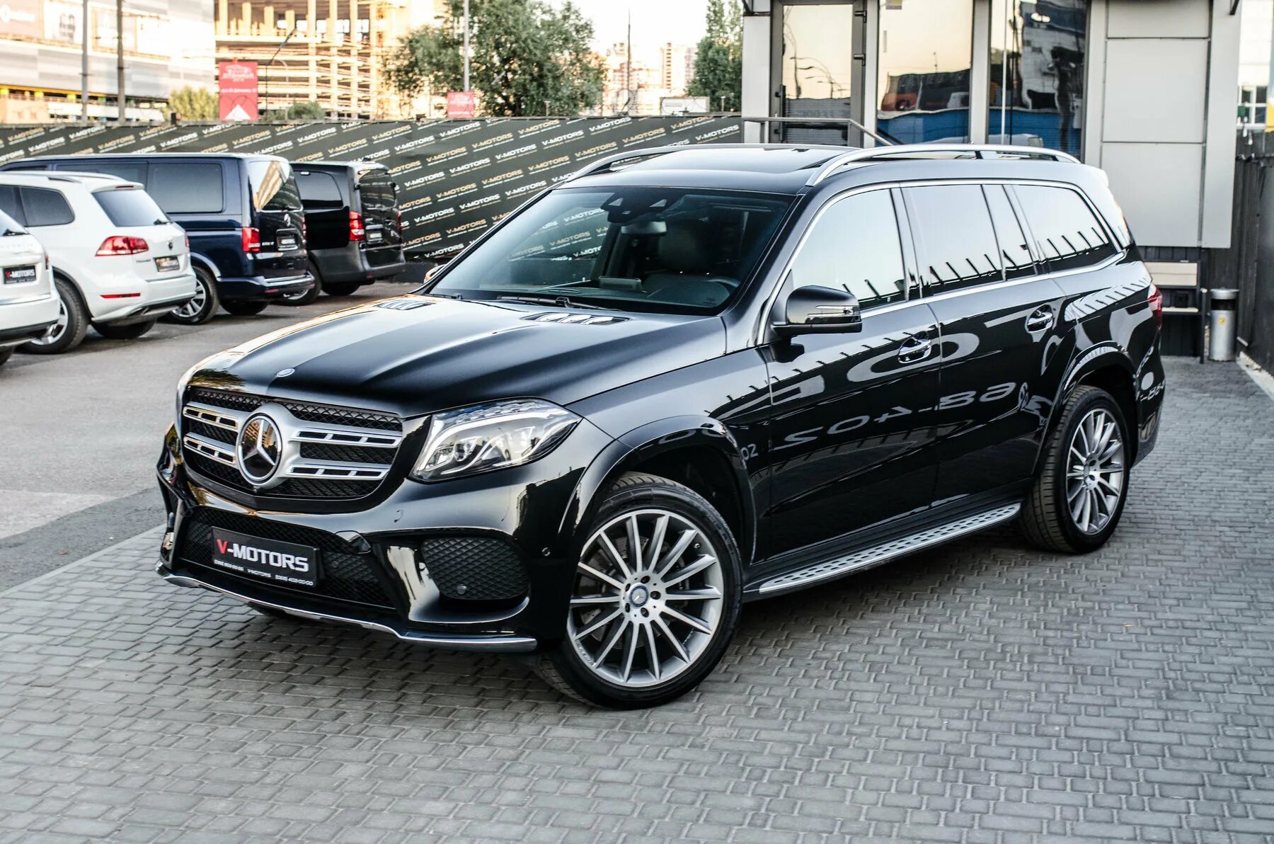 Gls мужская. Мерседес ГЛС 500. Mercedes-Benz GLS 500 4m. Mercedes GLS GLS 500 4-matic. Mercedes GLS 500 AMG 2016 черный.