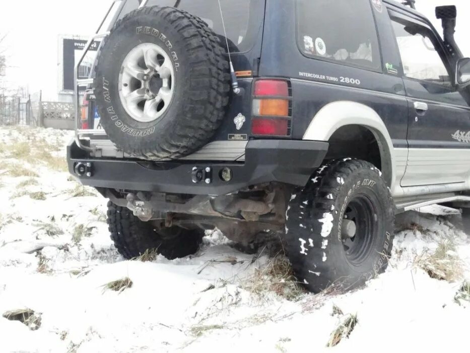 Бампер задний митсубиси паджеро 2. Бампер задний митсубиси паджеро 2. Задний силовой бампер паджеро 2. Задний силовой бампер из труб паджеро спорт 2020. Задний бампер mitsubishi pajero 2.