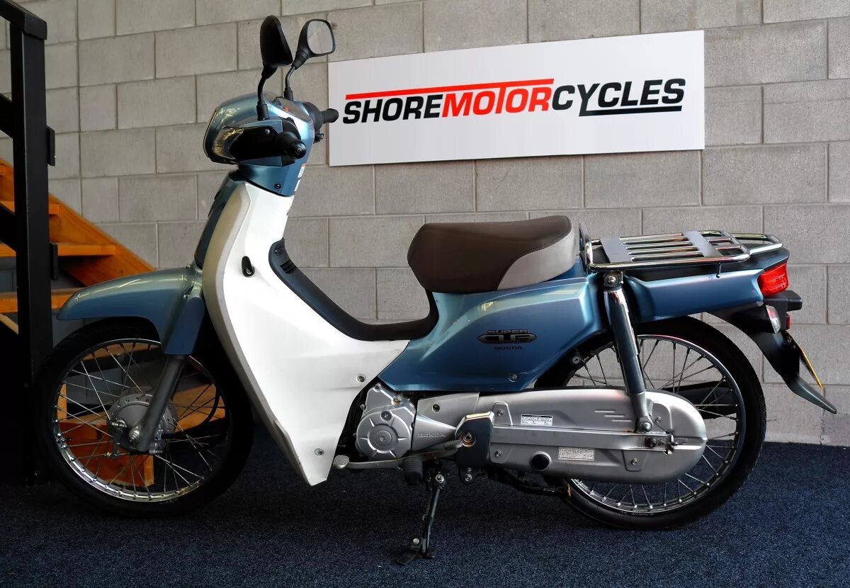 Honda super Cub 2012. Honda super Cub мотор. Honda super Cub 50 двигатель. Honda super Cub 09.