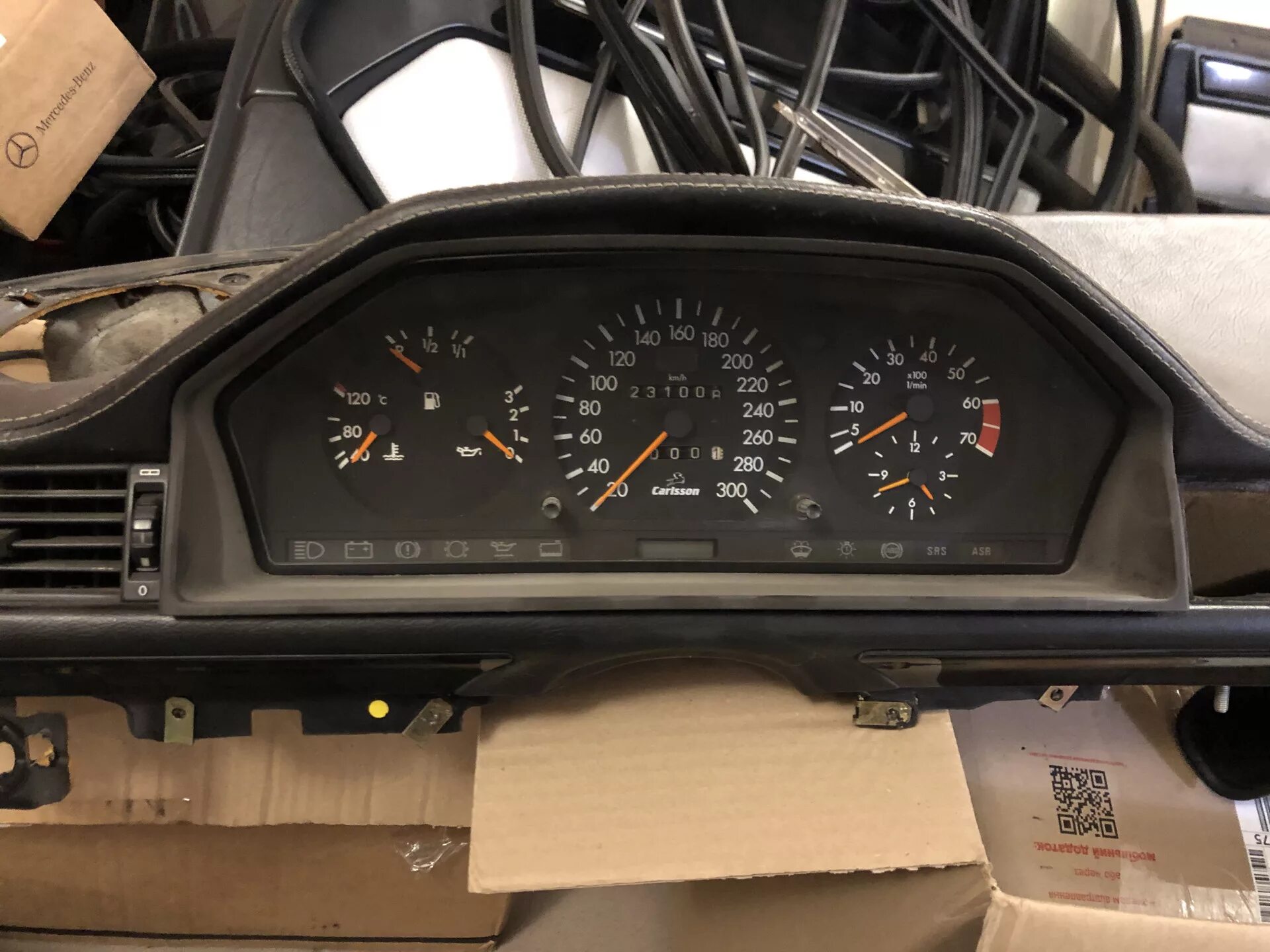 Приборка w124. Приборная панель mercedes w124. Щиток приборов мерседес 124 2. Панель 124. Приборка мерседес 124.