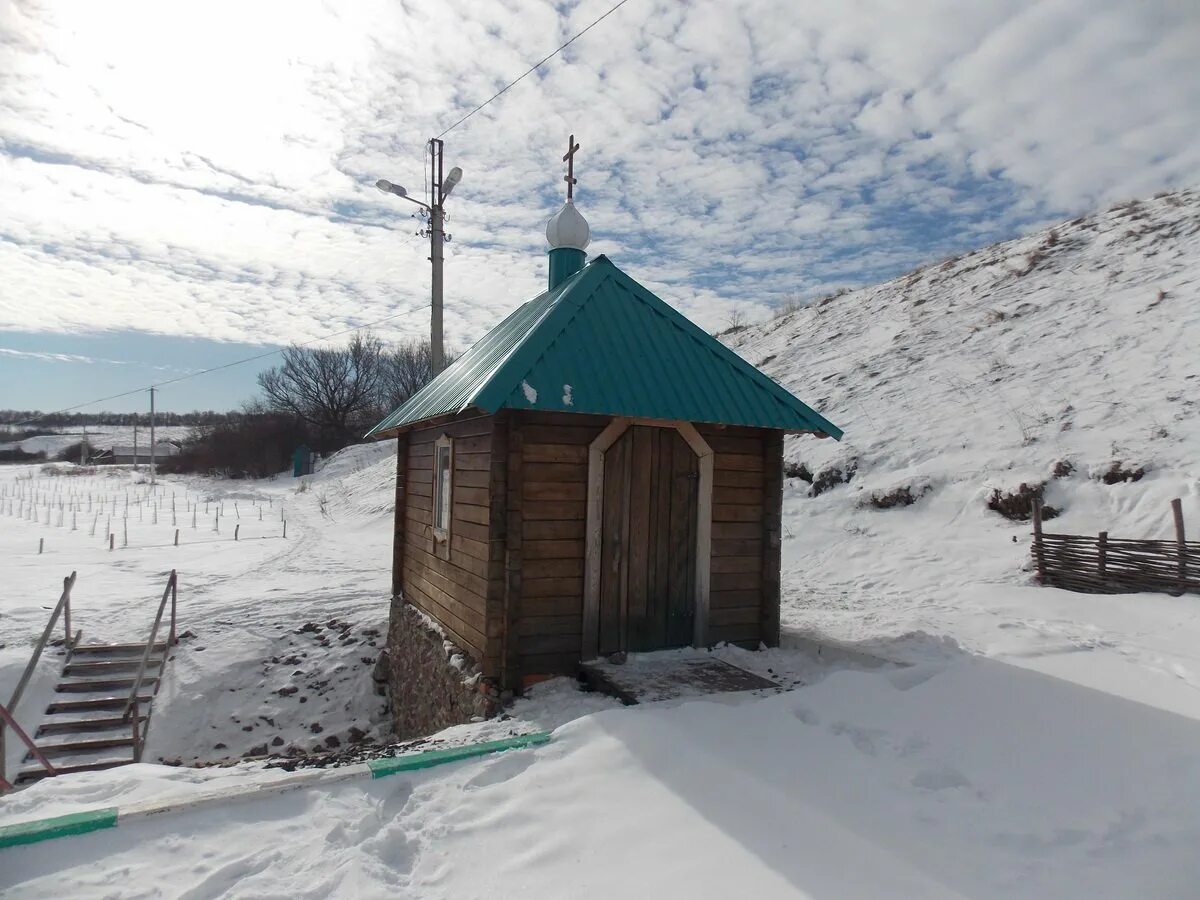 Родник рубленый Красненский район. Село Готовье Белгородской области Родник рубленый. Родник, Святой источник крещения Господня село Ольховатка. Белгородская область Красненский район село Вербное.