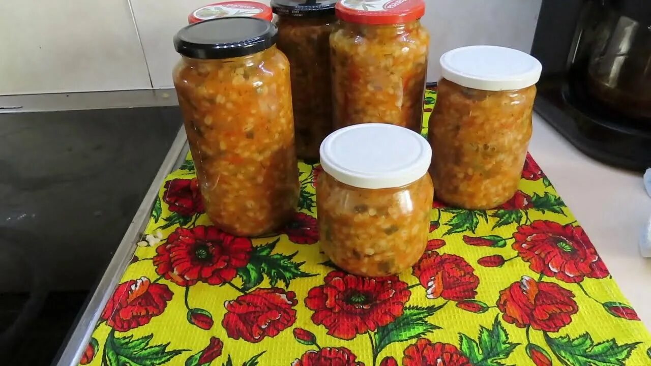 Рассольник на зиму с перловкой и свежими огурцами. Рассольник на зиму с перловкой и свежими огурцами с томатной пастой. Рассольник на зиму с перловкой и свежими огурцами на зиму. Рассольник на зиму с перловкой и свежими огурцами на зиму. Заготовка для рассольника с солеными огурцами.