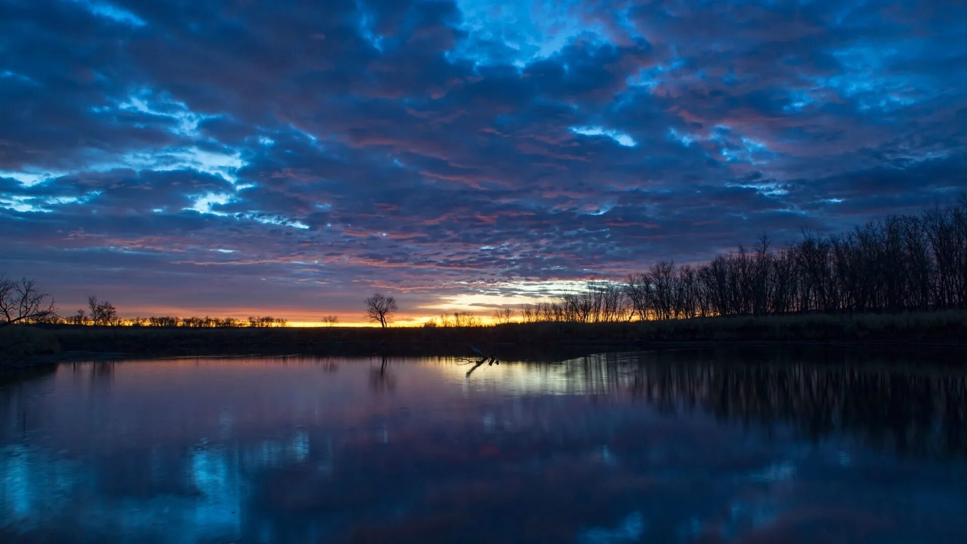 Night lake. Ночной пейзаж. Берег озера ночью. Пейзаж вечер. Река ночью.