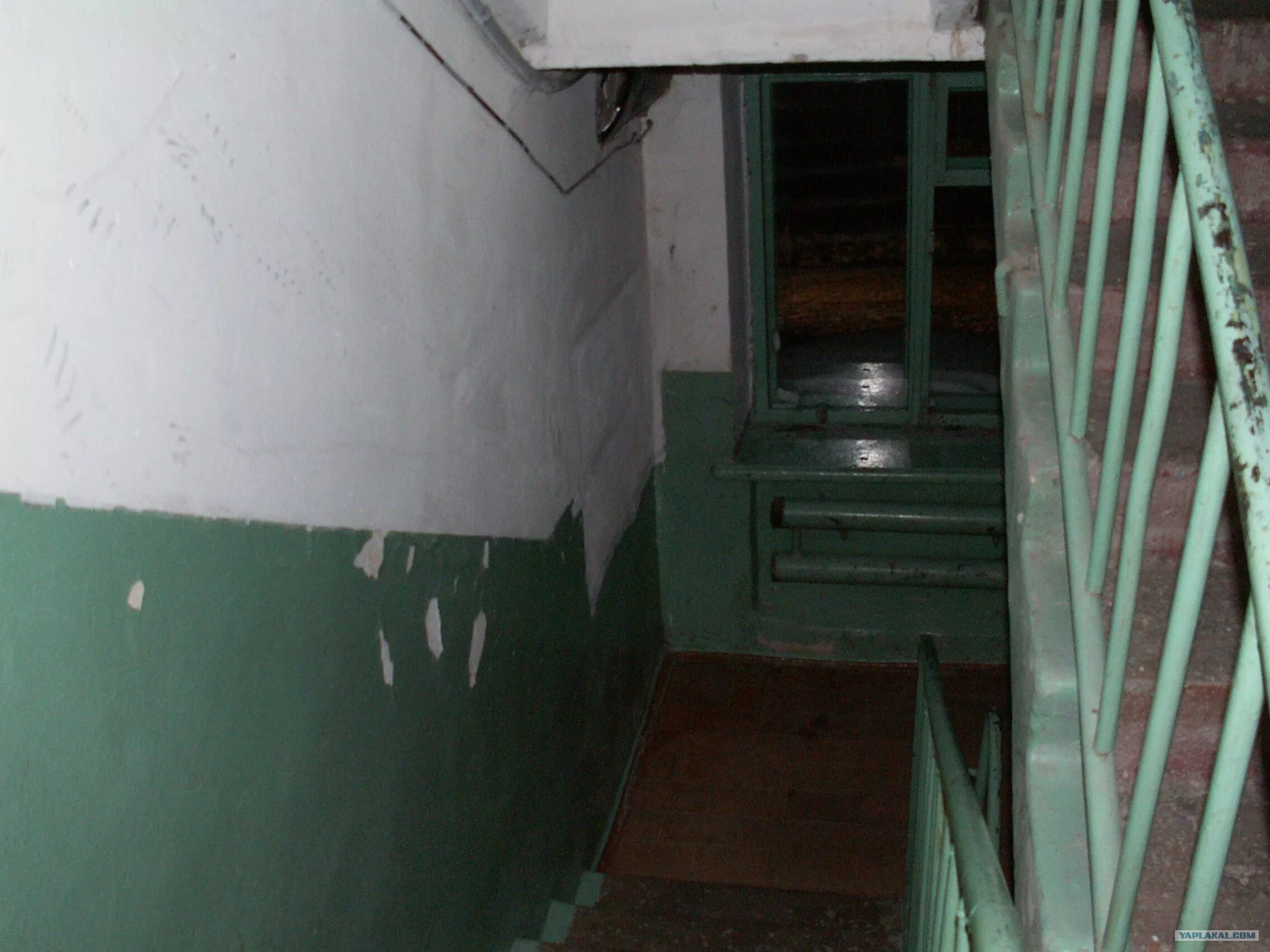 Правительство нижегородской области 1 корпус 2 подъезд. В подъезде без нижнего. Подъезд в пятиэтажке после ремонта. Лестничная клетка в сталинках. В доме два подъезда и.