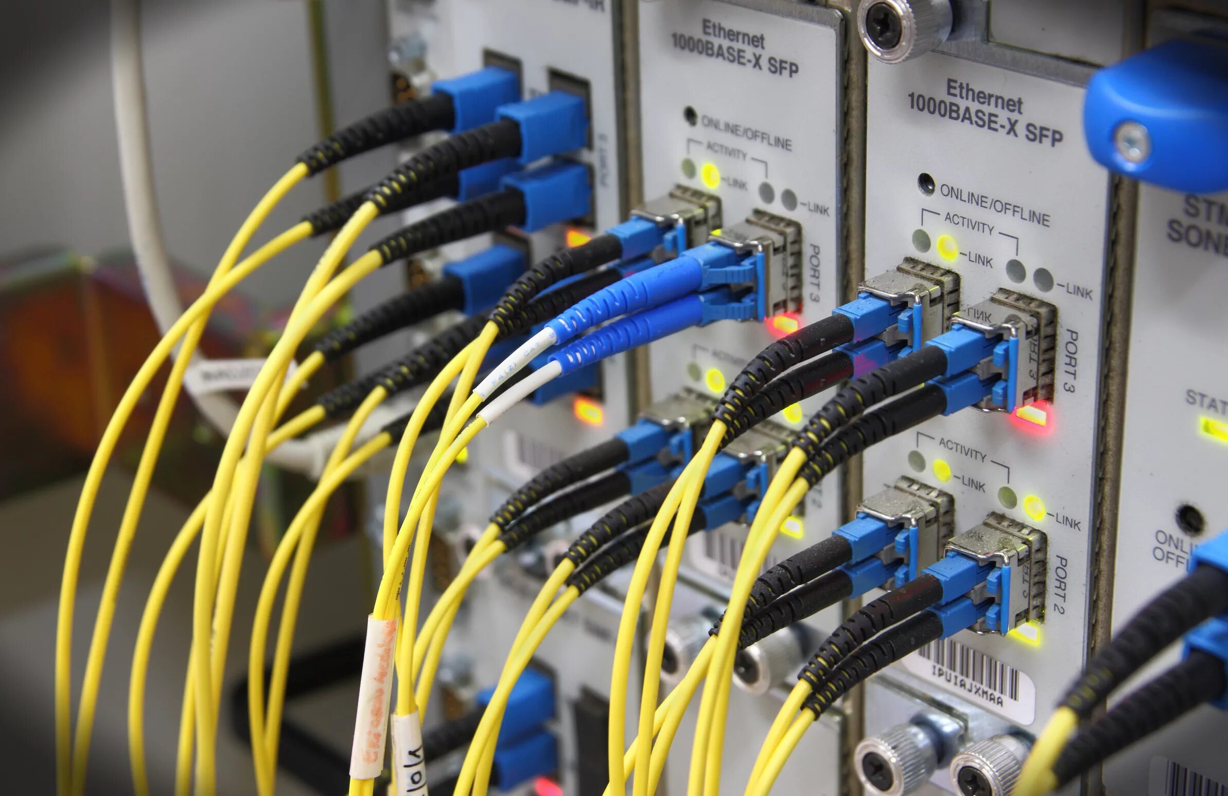 Волоконно-оптические линии связи (ВОЛС). Оптоволоконный интернет. Оптоволоконный кабель для интернета. Волоконно-оптическое оборудование.