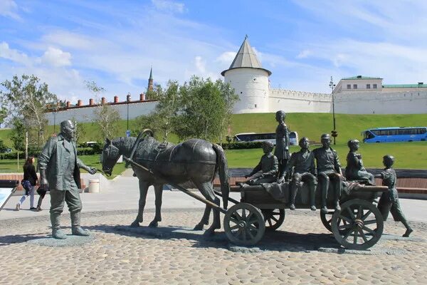 Асгат галимзянов. Памятник Галимзянову в Казани. Памятник Асгату Галимзянову. Асгат Галимзянов Казань. Асгат Галимзянович Галимзянов памятник.