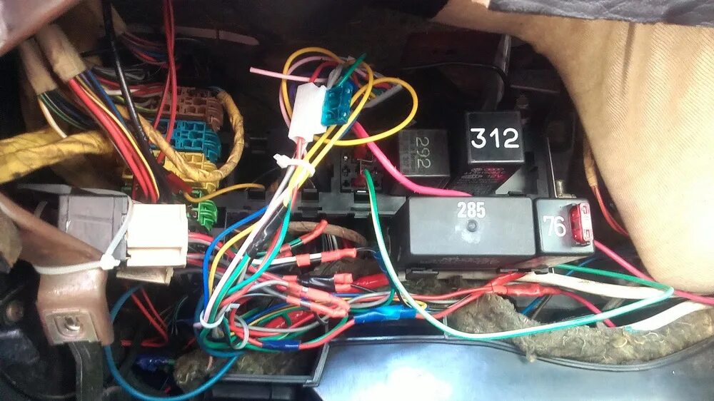 Блок реле ауди 100. Работает центральный. Центральный замок хонда срв 2. Vw passat b4 центральный замок. График работы центрального рынка.