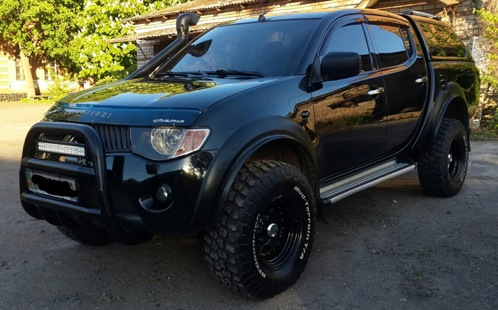 Черный л 200. Mitsubishi l200 2008 Tuning. Тюнингованный Митсубиси л200. Митсубиси л200 2008 доработка. Мицубиси л200 обвес.