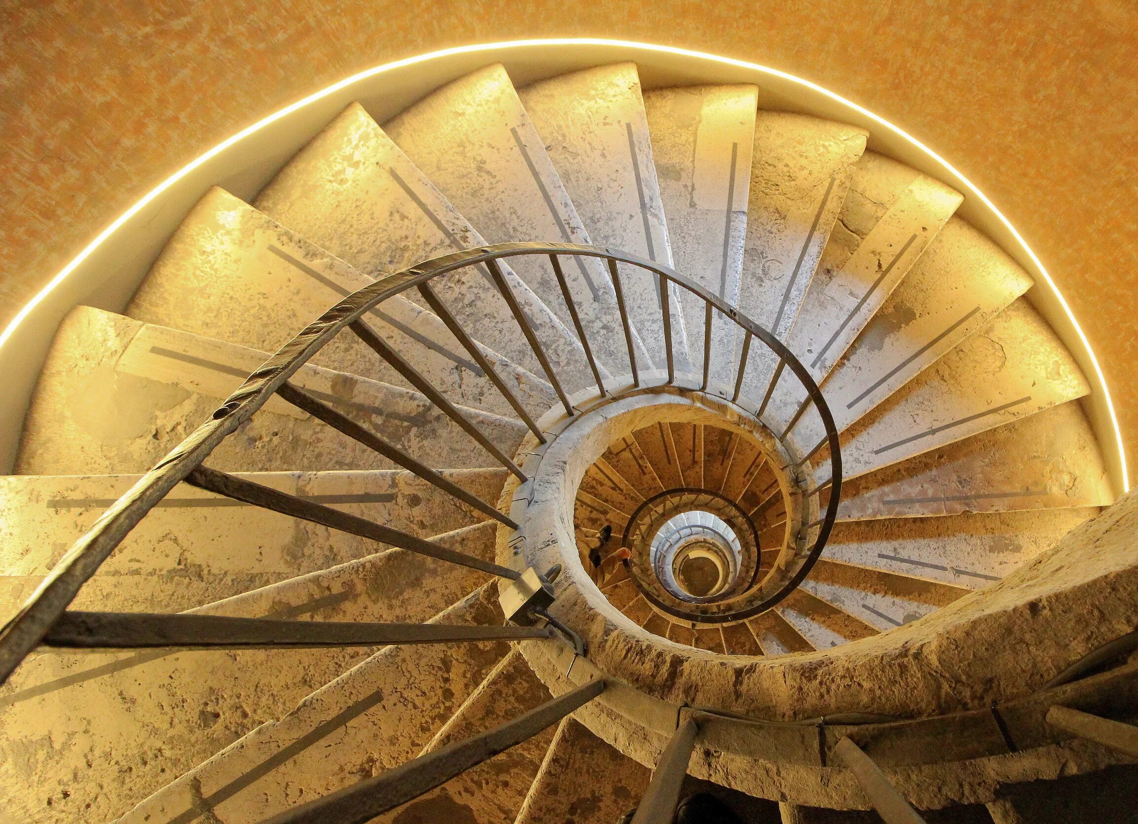 Ступени отражения. Исаакиевский собор винтовая лестница. Винтовая лестница архитектура. Винтовая лестница архитектура. Ступени отражения.