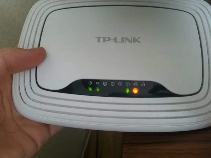 Роутер status горит красным. Tp link wr841n лампочки. tp-link tl-wr841n индикаторы. индикация тп линк роутер 841. роутер tp-link красный индикатор.