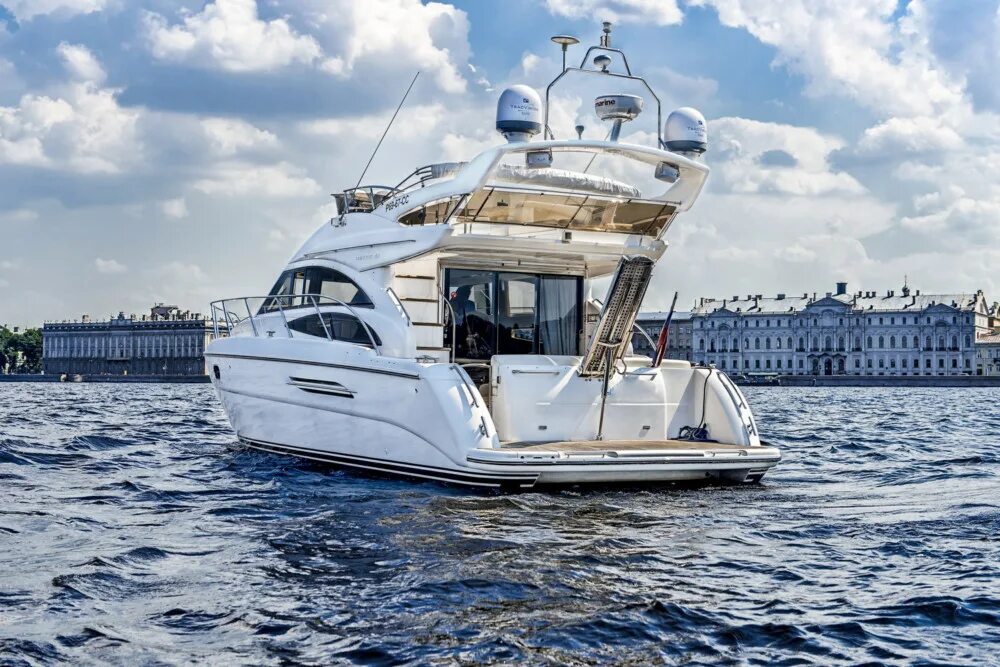 Прогулка на яхте спб. Яхта принцесса yachts 42. яхта princess 42 fly. принцесса 42 спб яхта.