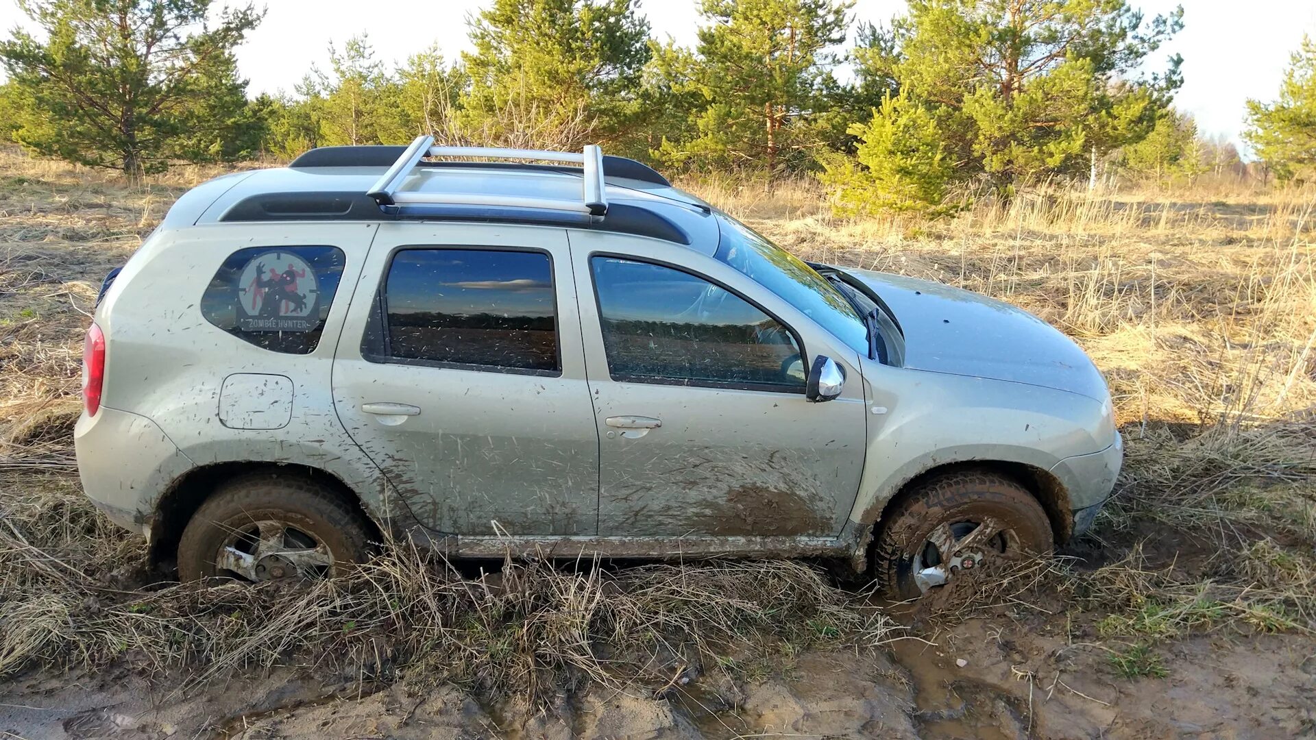 Дастер гудит. Дастер 225 70 16 МТ. 235/75 R15 на Duster. 205/65r16 Рено Дастер. Дастер 215/60 r16.