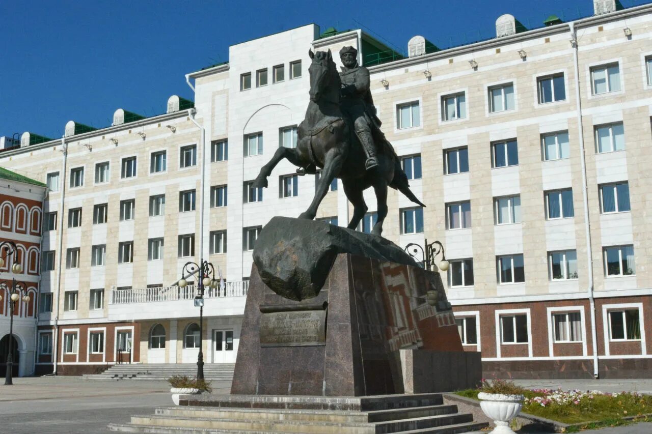 Блок в йошкар оле. Памятник оболенскому-ноготкову йошкар ола. йошкар-ола площадь оболенского-ноготкова. памятник йошкар-ола оболенский ноготков. памятник царь пушка йошкар-ола.