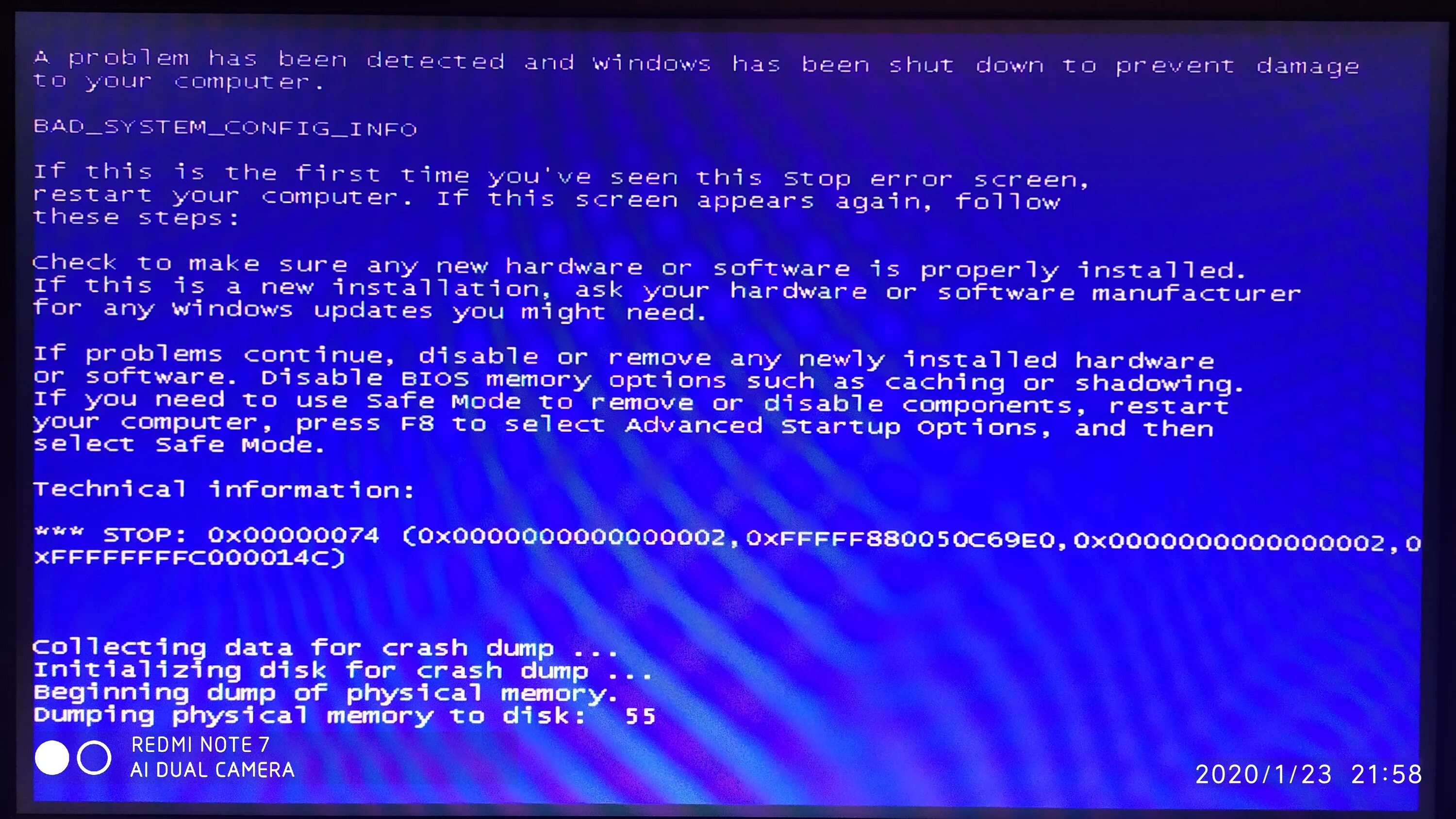 Компьютеры с ошибками обновления. Синий экран. Синий экран на компьютере. Ошибка на компьютере. Сбой компьютера.