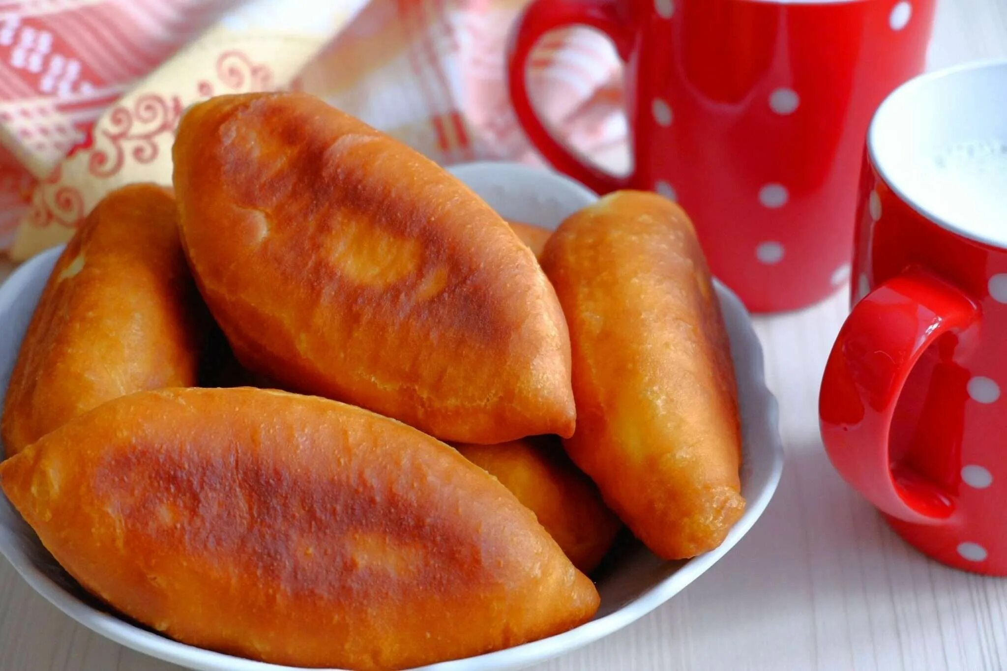 Пирожки печеные. Пирожки. Красивые жареные пирожки. Пирожки это вкусно. Мясные пирожки.