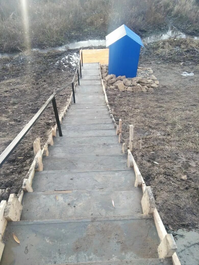 Родник надежды. Родник в Карповке Пестречинский район. Родник в Надеждино Мордовия. Благоустройство родника. Родник перед Волочком.