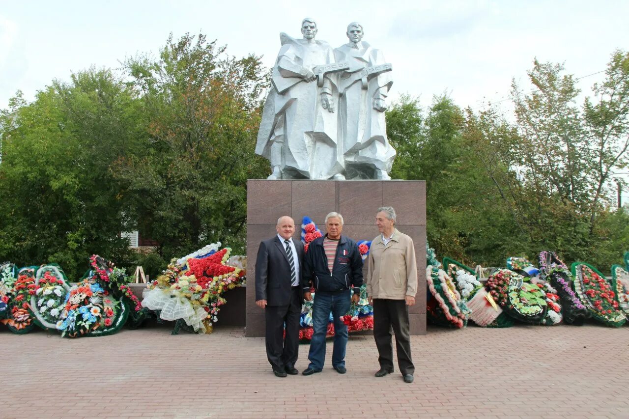 Погода п увельский. Поселок Увельский Челябинская область. Памятник войнам в п. Увельский Увельского района Челябинской. Достопримечательности Увельского района. Памятники культуры в Увельском.