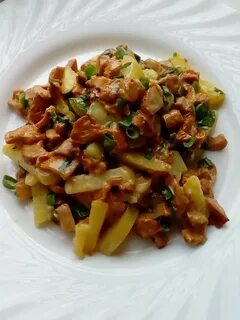 Жареная картошка с лисичками в сметане