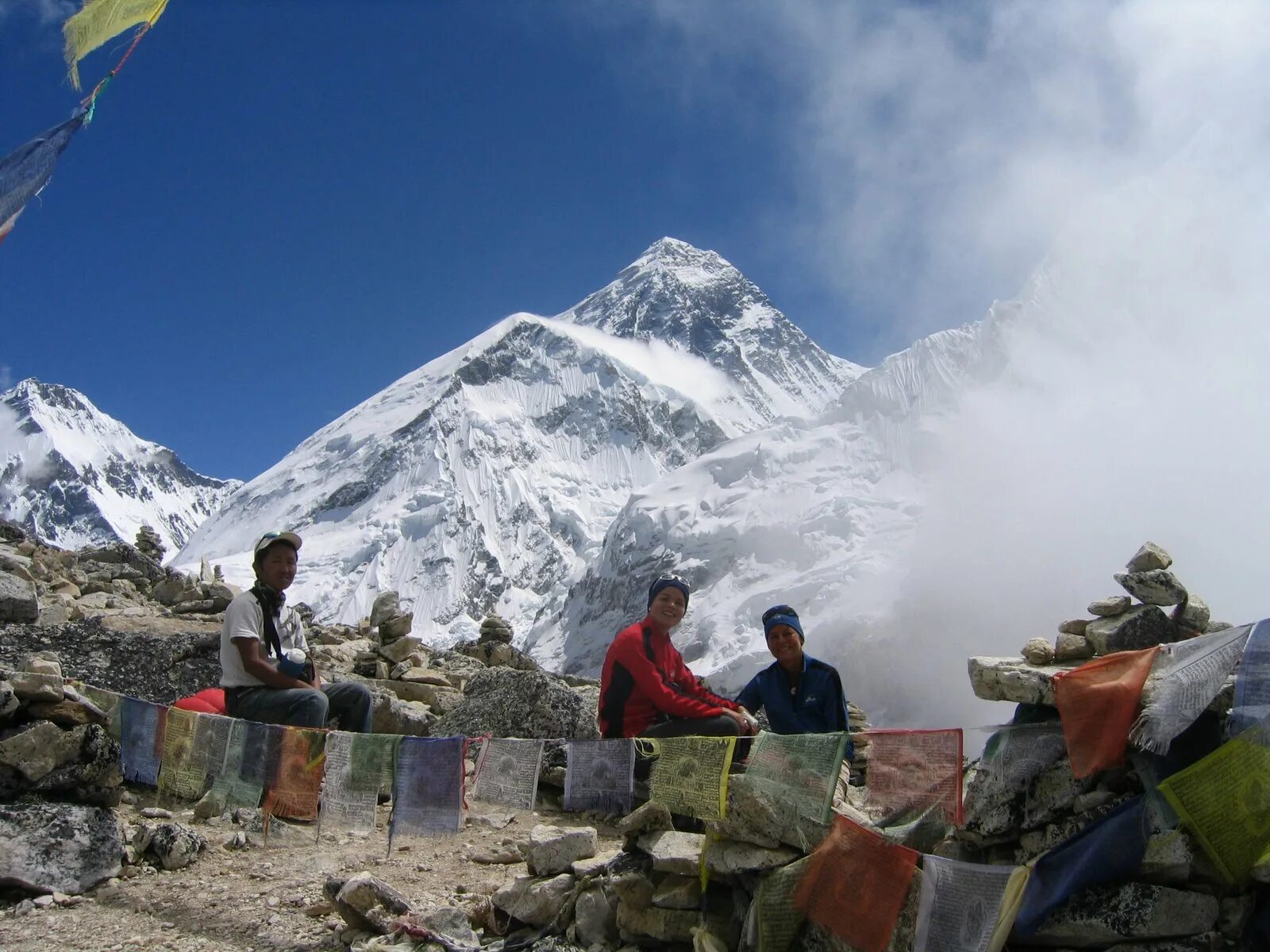 В каком городе находится гора эверест. Непал шерпы. Непал гора Эверест. Пик Манаслу. Шерпы на Эвересте.