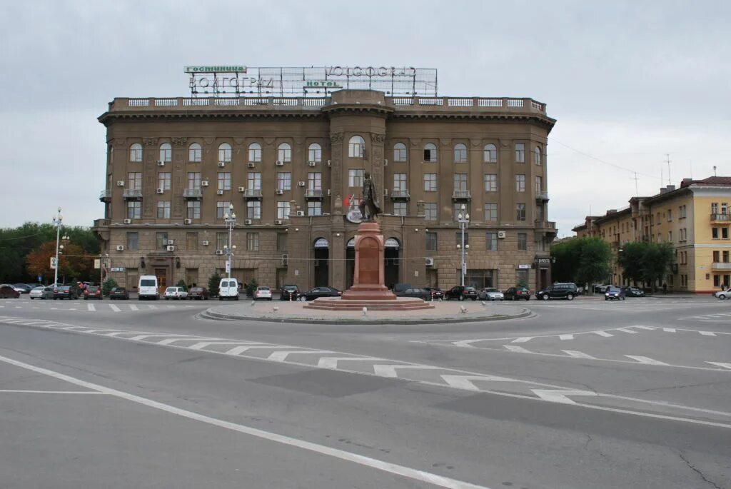 Пл павших борцов. Площадь павших борцов волгоград. центральная площадь волгограда. волгоград улица павших борцов. волгоград ул павших борцов 1.