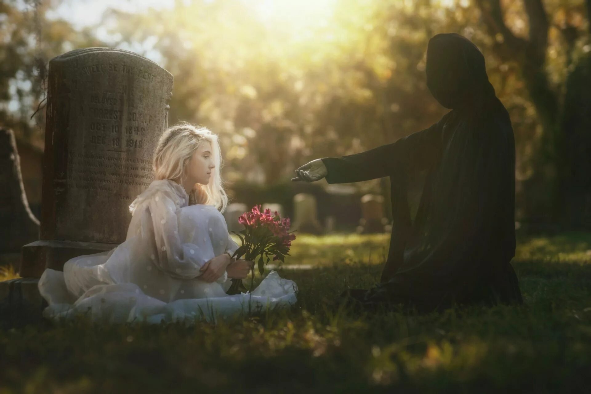 Видеть себя на кладбище. Фотосессия на кладбище. Мужчина с девочкой у могилы.