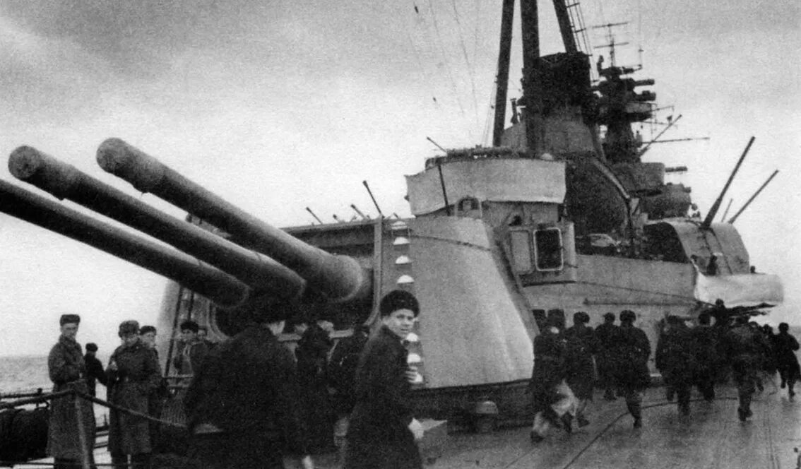 крейсер защищавший ленинград в годы великой отечественной. кузнецов оборона ленинграда. крейсер киров ссср. балтийский флот блокада ленинграда. балтийский завод в ленинграде в годы войны.