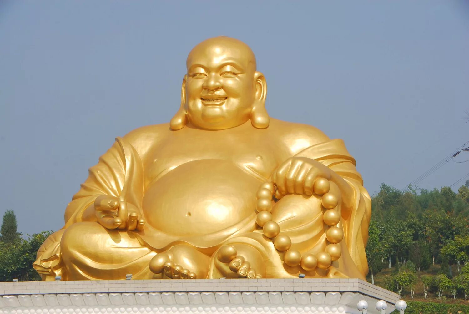 Буда гришна. Статуя Толстого Будды. Будда Хотей Китай. Будда Шакьямуни толстый. Золотой Будда толстый.