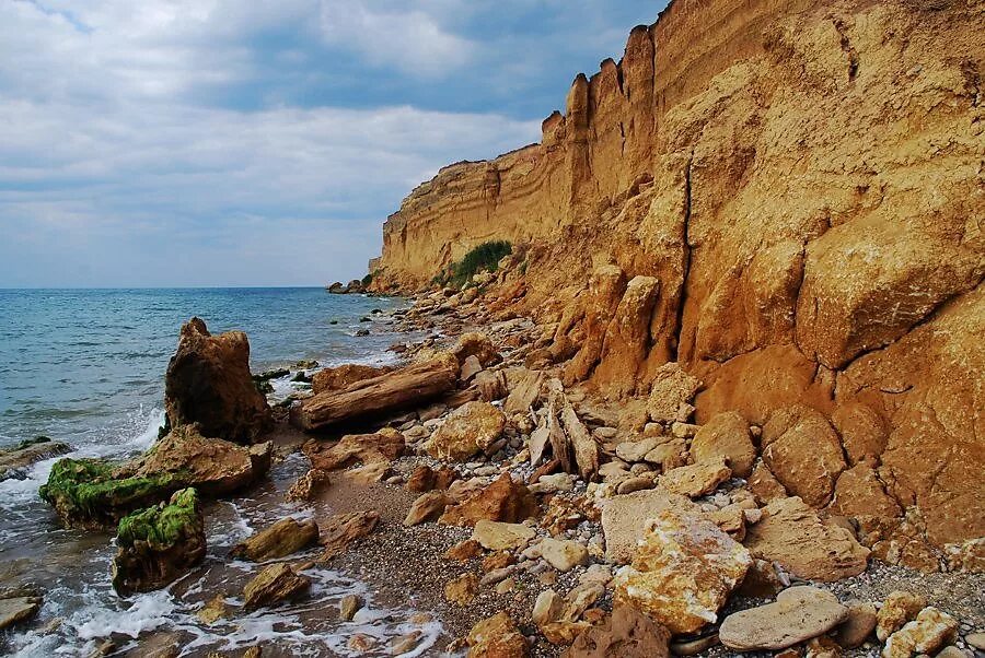 Дикий пляж рассказ. Мардакян Дикие пляжи. Самаринда дикий пляж. Дикий пляж Туапсе. Утриш дикий пляж.