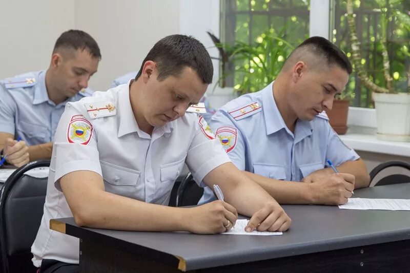 Полиция экономической безопасности. Сотрудники ОБЭП. Оперуполномоченный. Экономическая безопасность полиция. Оперуполномоченный экономической безопасности.