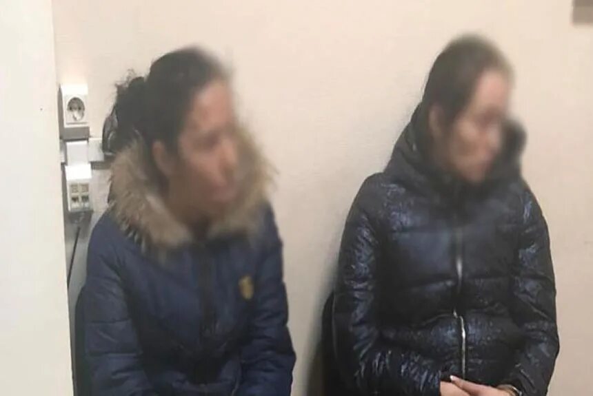 Женщины наркоторговки. Цыганки мошенницы. Нападение на девушку в лифте. Мария атцаева расуловна пирамида. В петергофе задержали девушку.