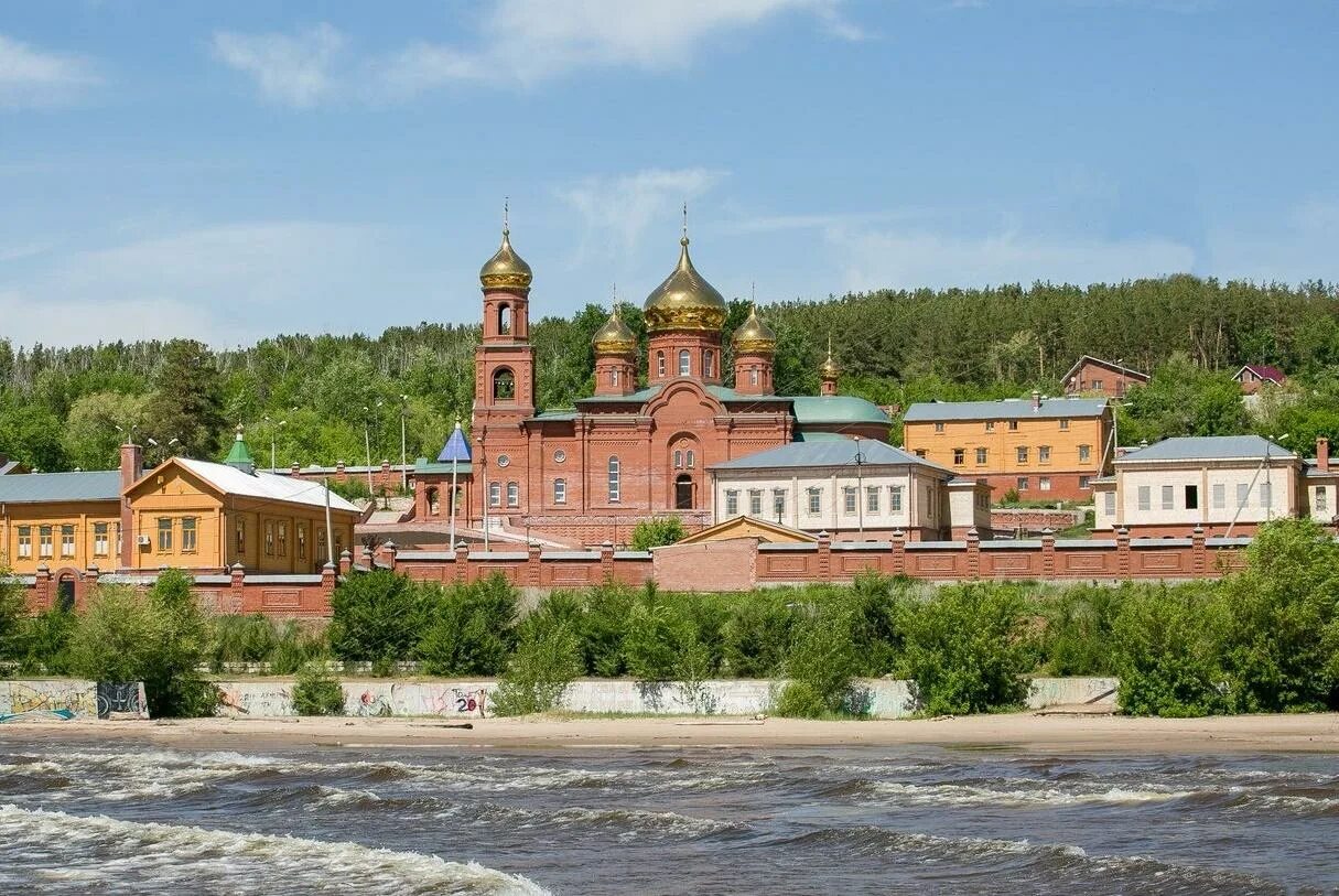 Свято мужской монастырь тольятти. Воскресенский монастырь (Тольятти). Воскресенский мужской монастырь Тольятти. Мужской монастырь Тольятти Портпоселок. Церковь мужского монастыря Тольятти.