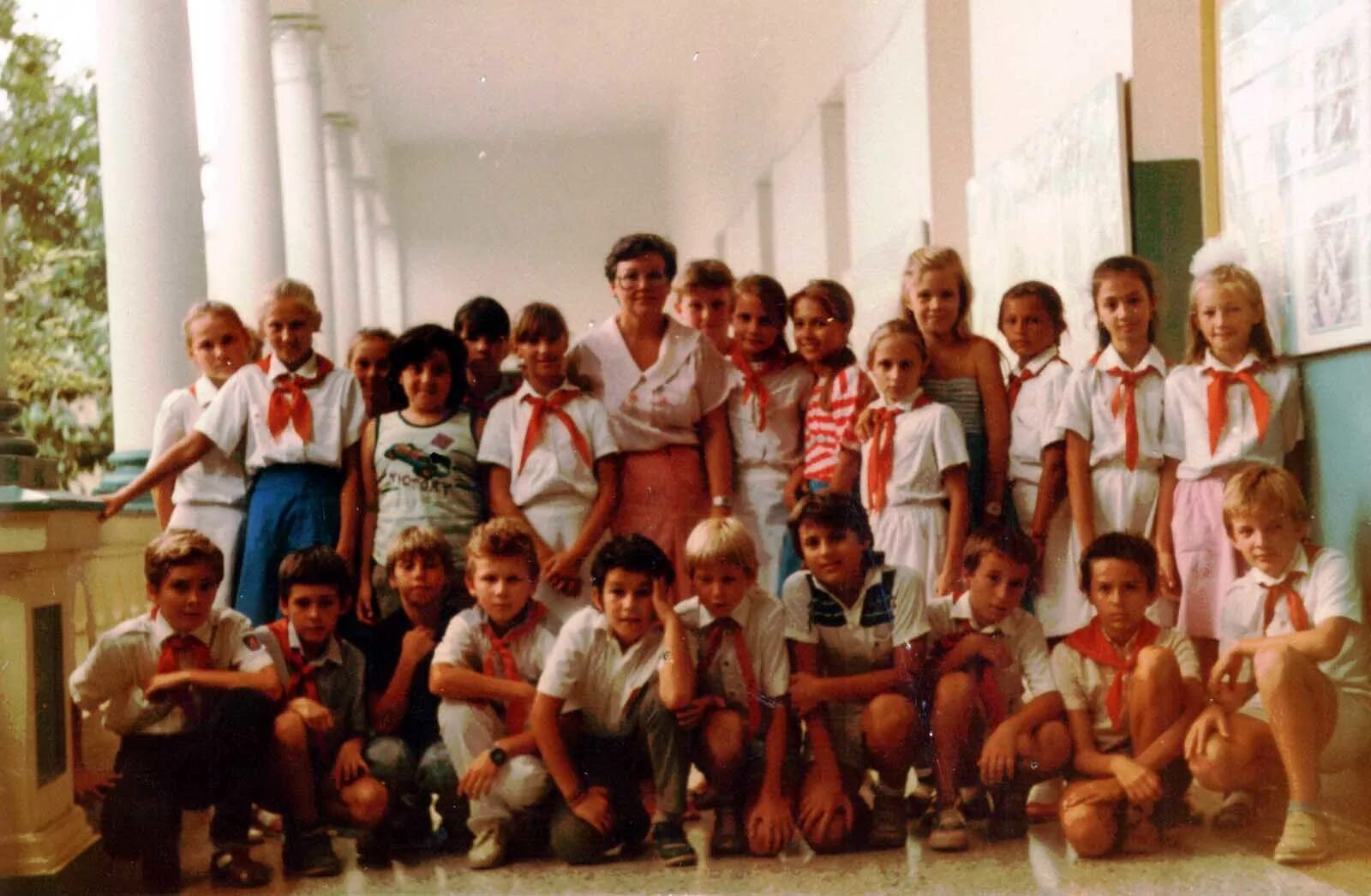 Школа при посольстве СССР В Республике Куба Гавана 1980 г. Куба Гавана школа 1989. Советская средняя школа при посольстве СССР В ЧССР. Гавана 1988 Советская школа. 12 сентября 1990 года