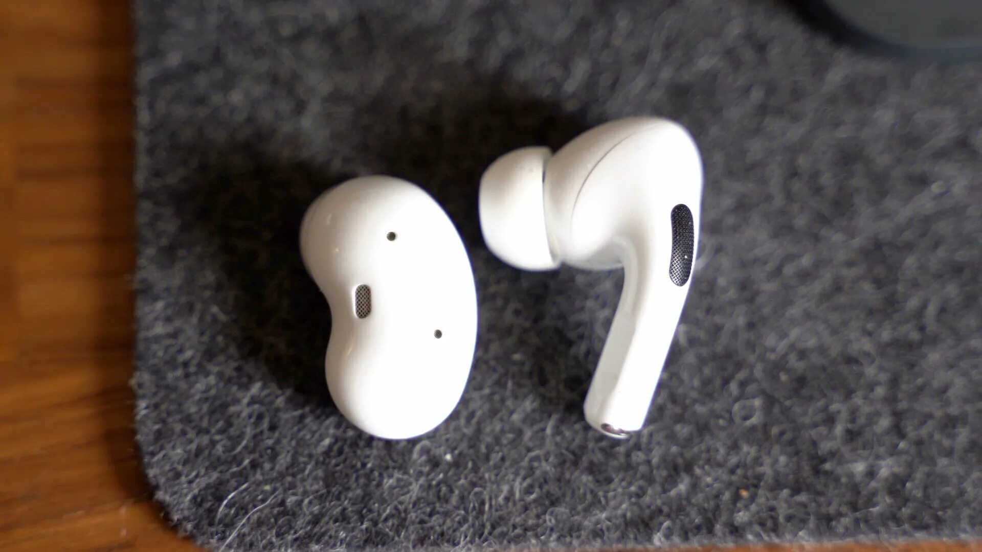 Почему левый наушник airpods. AIRPODS Samsung Galaxy. Наушники Samsung Galaxy Buds Live. Наушники самсунг 2023. Наушники Samsung Galaxy Buds 2 Pro.