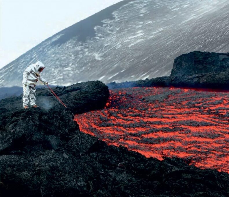 Unique kamchatka. Вулканологи Камчатки. Мархинин вулканолог. Вулканолог профессия. Профессия сейсмолог и вулканолог.