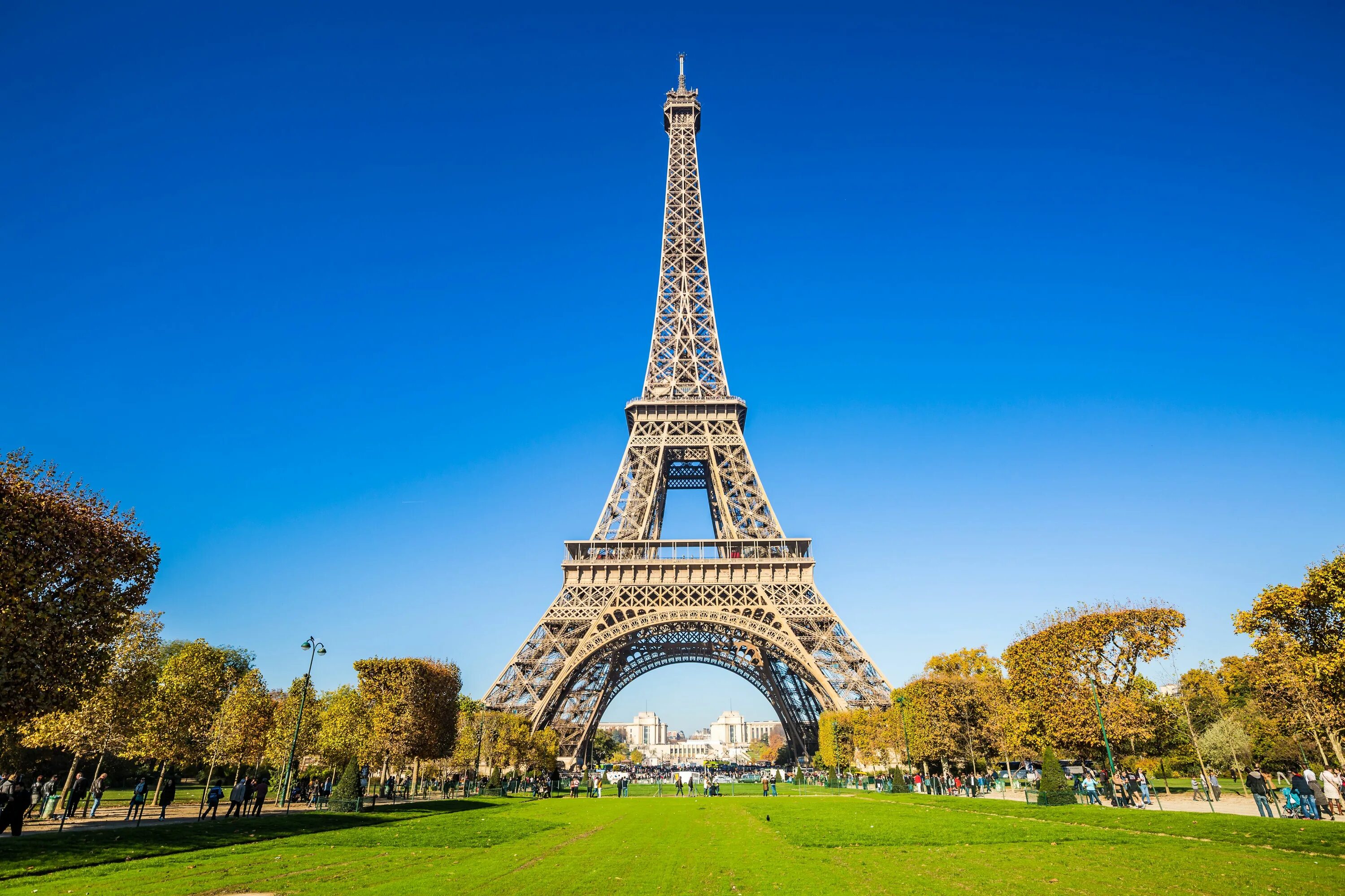 Эйфелева башня в Париже. Эйфелева башня (la Tour Eiffel). Эльфель башня. Достопримечательности Франции Эйфелева башня.