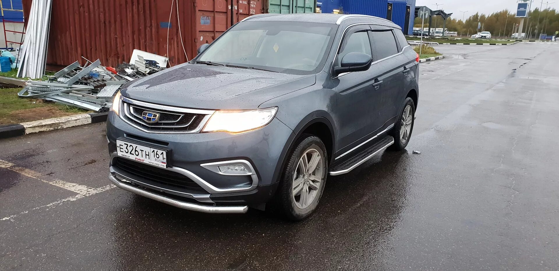 Джили атлас тюнинг. Пороги Geely Atlas. Обвесы на Geely Atlas. Пороги Geely Atlas Pro. Geely Atlas серый.