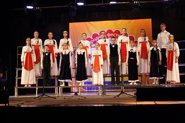 Хор 1 класс музыкальная школа. Хор соловушка москва. Хор соловушки. Хор родник баннер. Хоровая капелла мальчиков и юношей иваново.