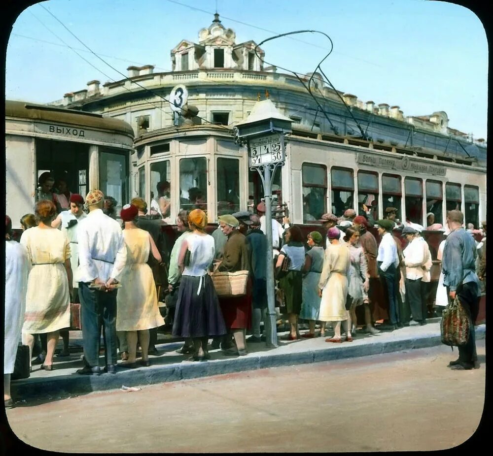 Улицы 1930 х годов. Москва 1930-е. Москва 1930-е. фотограф Брэнсон деку. Москва 1931 года фото. Вокзал в Одессе 1930 е годы.