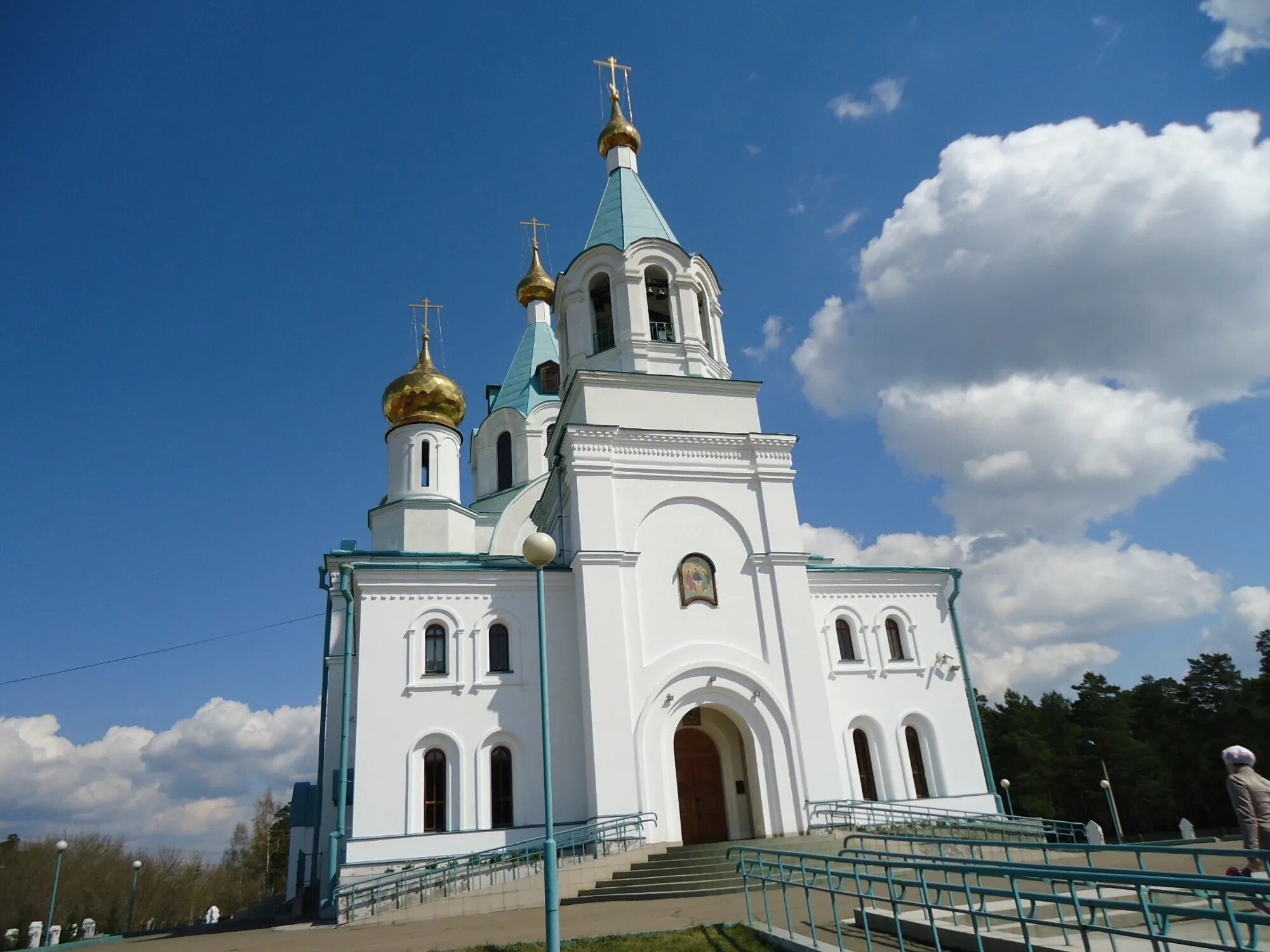 Церковь ангарск 7. Церковь ангарск. Ангарский храм. Ангарский храм святой троицы. Ангарский храм.