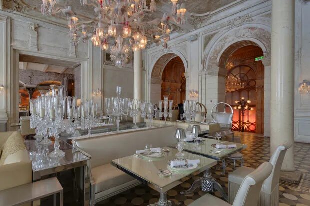 Cristal Room Baccarat ресторан. Ресторан Кристалл рум баккара Москва. Baccarat ресторан Москва. Baccarat Никольская. Ресторан баккара