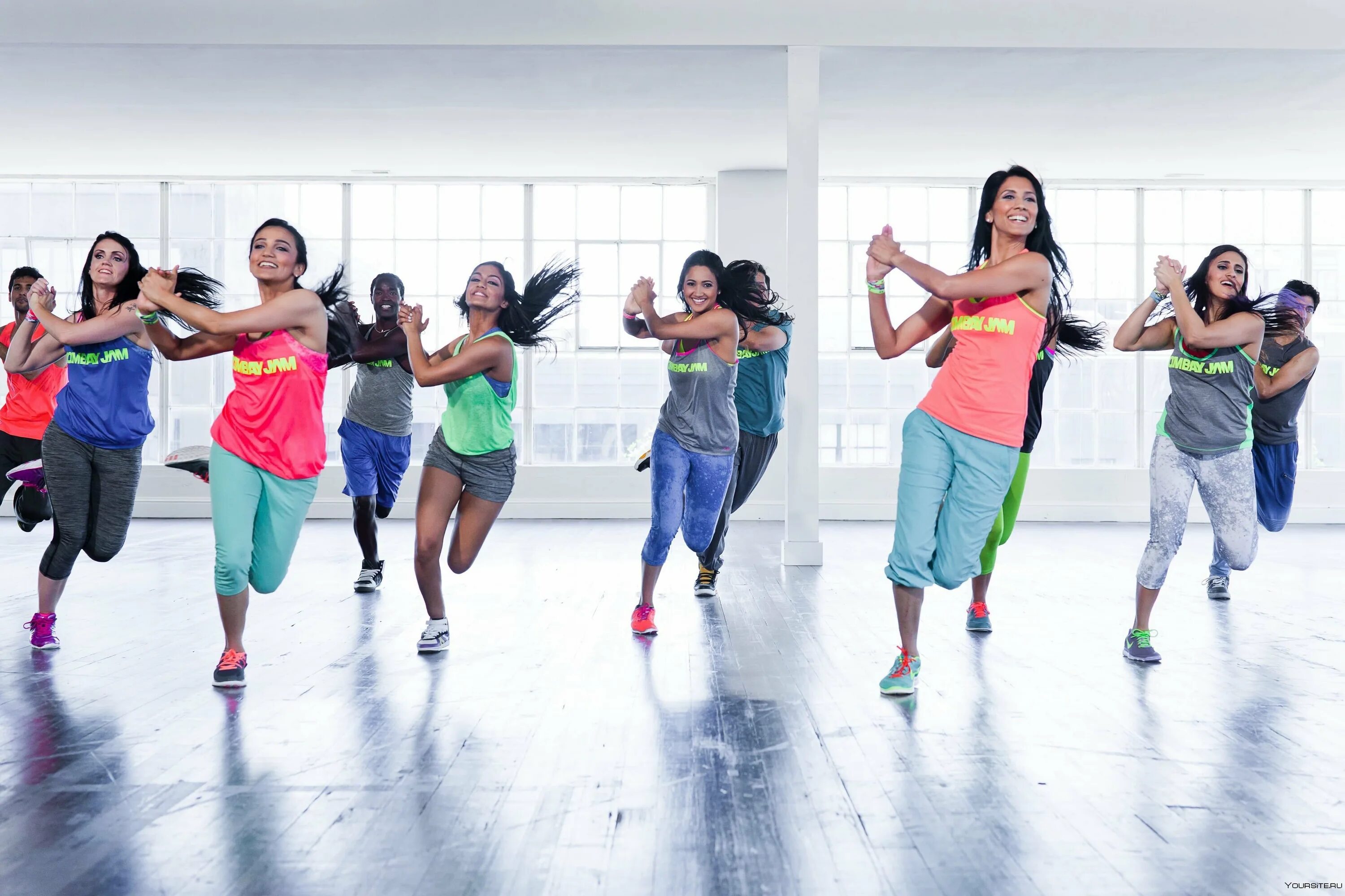 Альберто перес зумба. Continental зумба. Зумба кардио. Zumba fitness тренер. Зумба фитнес.