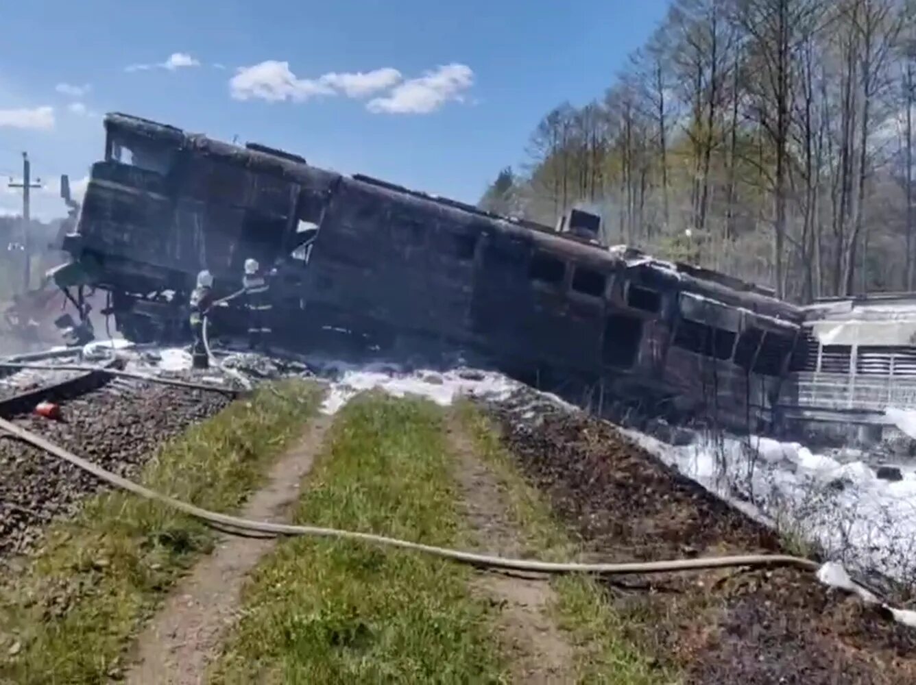 Подрыв жд путей в брянской области. Рельсы. Диверсия брянской. Сход 20-ти вагонов в брянской области. Подорвали поезд в брянской области.