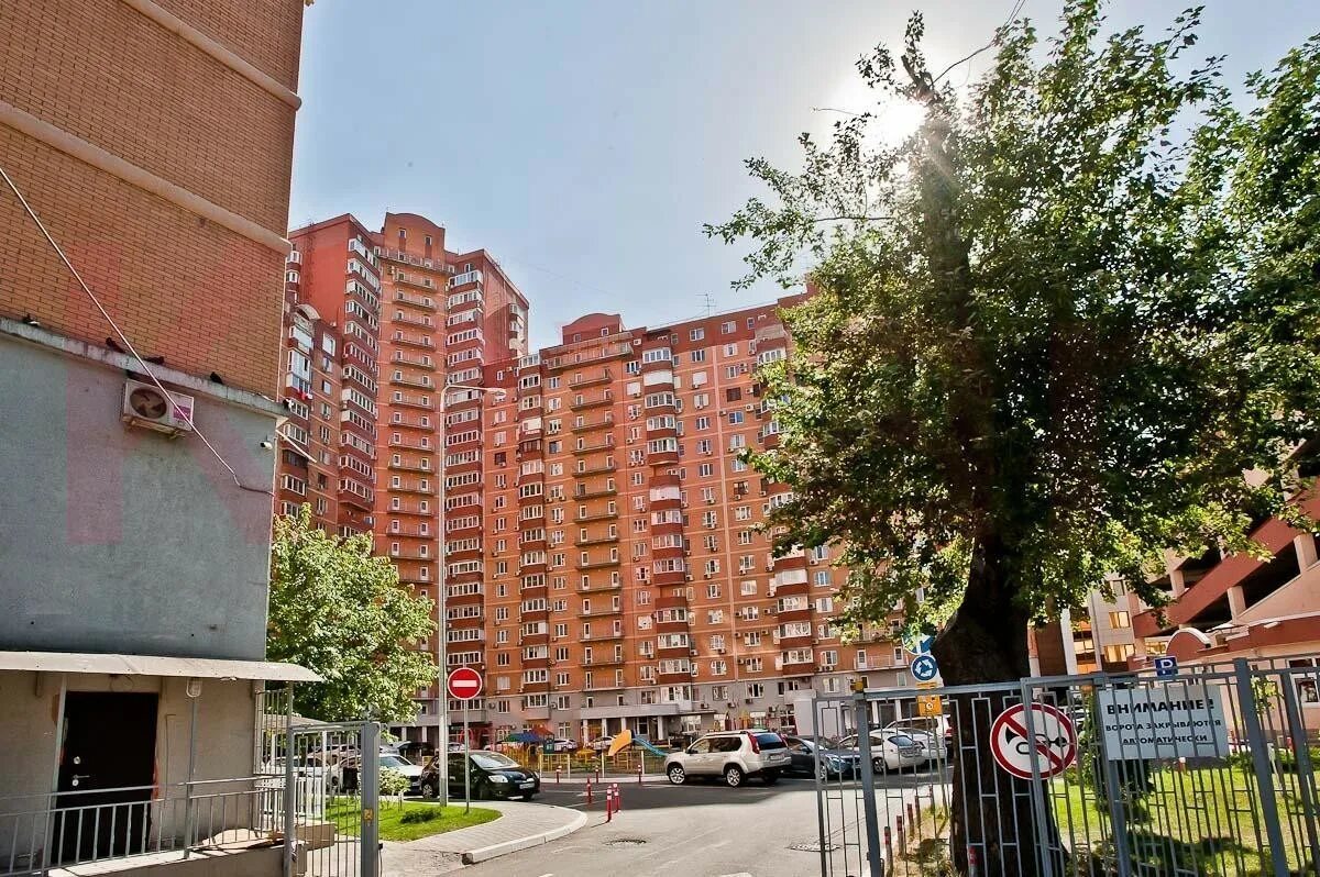 Краснодарский край, краснодар, гаражная ул. Гаражная улица краснодар. Жк маршал краснодар. Краснодар гаражная. Гаражная краснодар.
