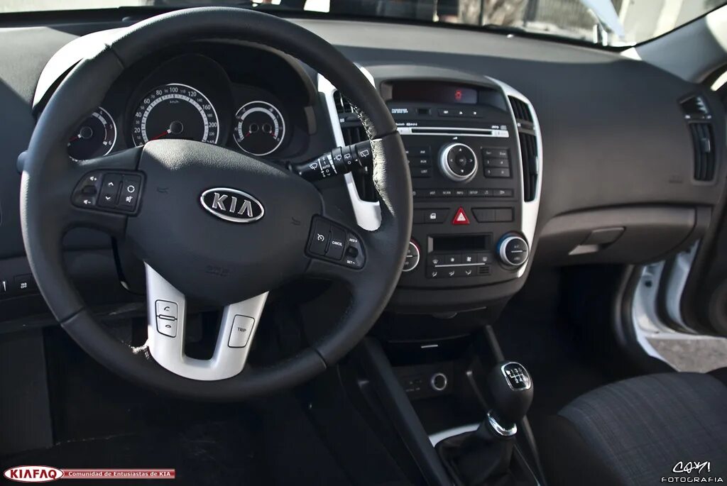 Киа сид своими руками. Kia Ceed 2011 Interior. Kia Ceed 1.6 CRDI 2011. Киа СИД купе 2009 салон. Марка аудиосистемы в Киа СИД 2010 года.