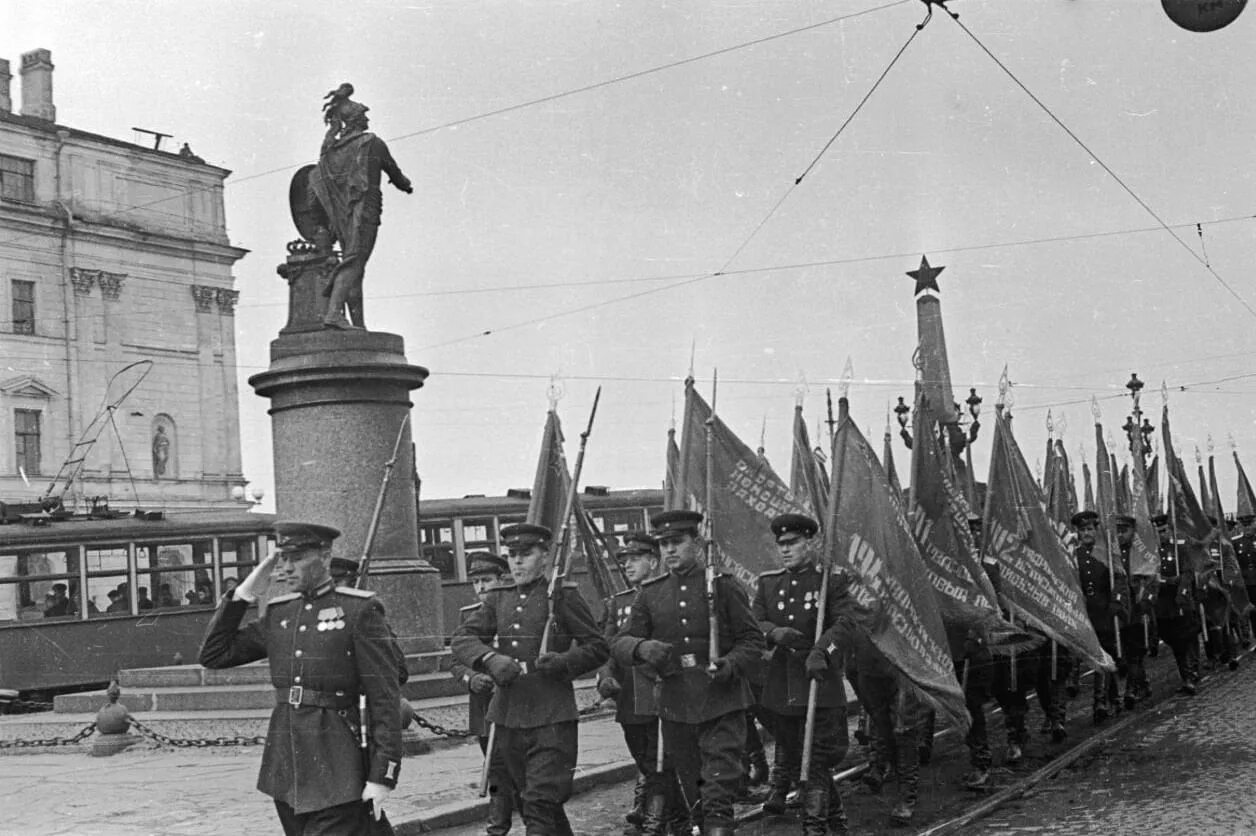 Блокада 1945. Парад Победы в Ленинграде 1945. День Победы Ленинград 1945.