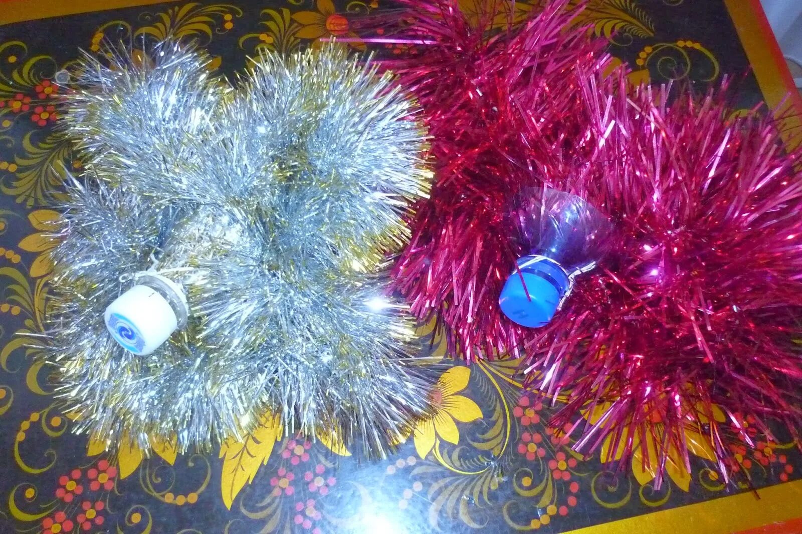 помпоны для черлидинга из мишуры. помпоны для черлидинга из дождика. как сделать помпоны из дождика своими руками. как сделать помпоны из дождика своими руками. как сделать помпоны из дождика своими руками.